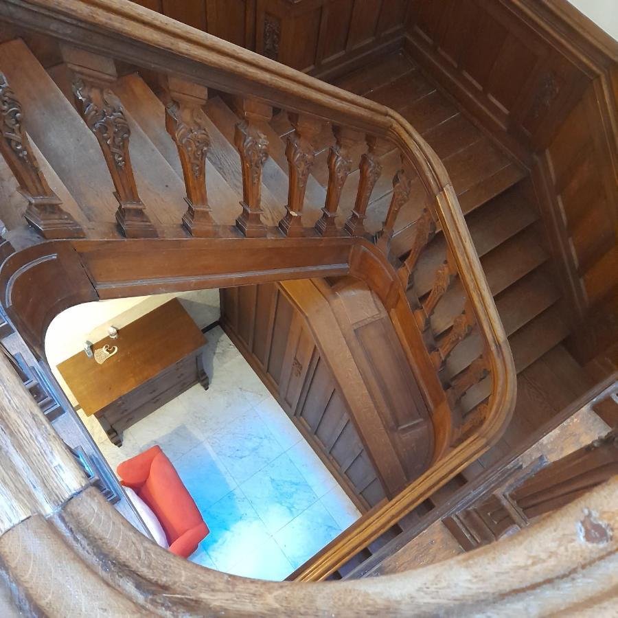 Historic Renovated Apartment With Balcony And Garden View 고우타 외부 사진
